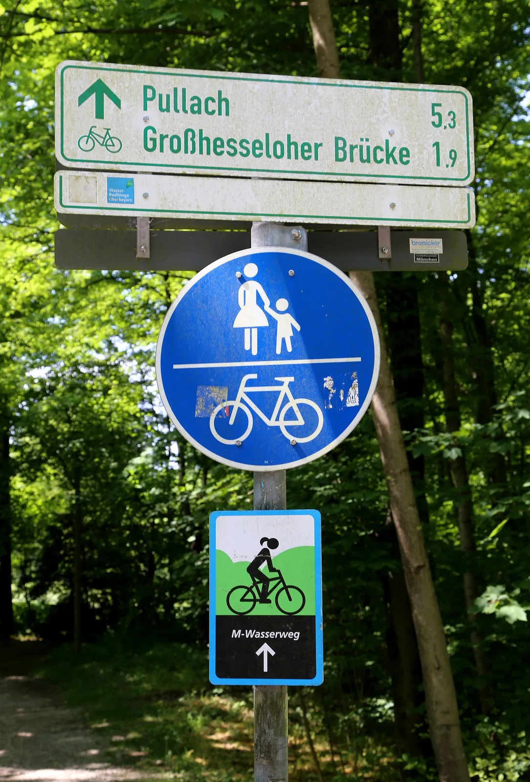Wegweiser des M-Wasserwegs bei München